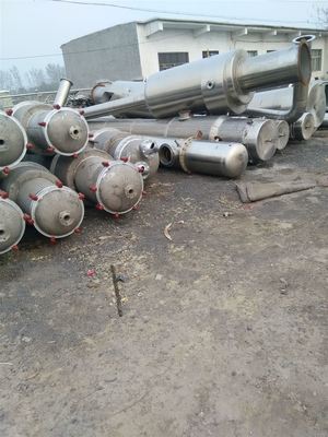 緊急便宜出售二手三效降膜蒸發(fā)器 高效節(jié)能的化工設(shè)備選擇